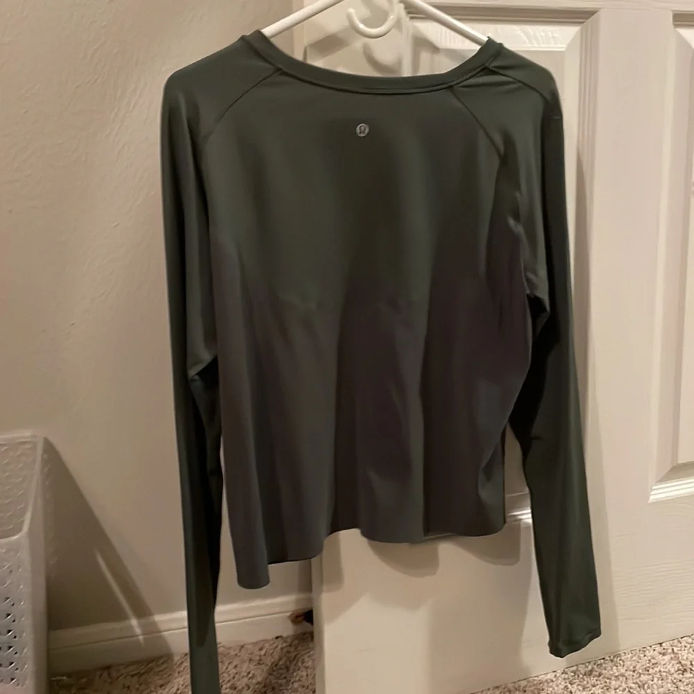 Lululemon green dry fit crop top - Picture 4 of 4